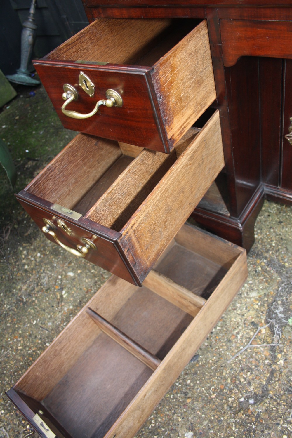 George ll  kneehole desk in mahogany C1750 View IX