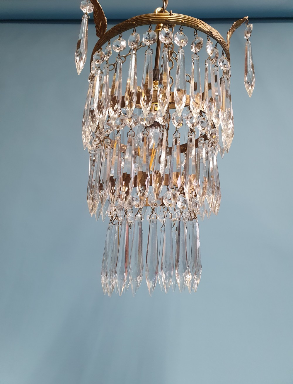 Three tier spike chandelier with leaf decoration 8