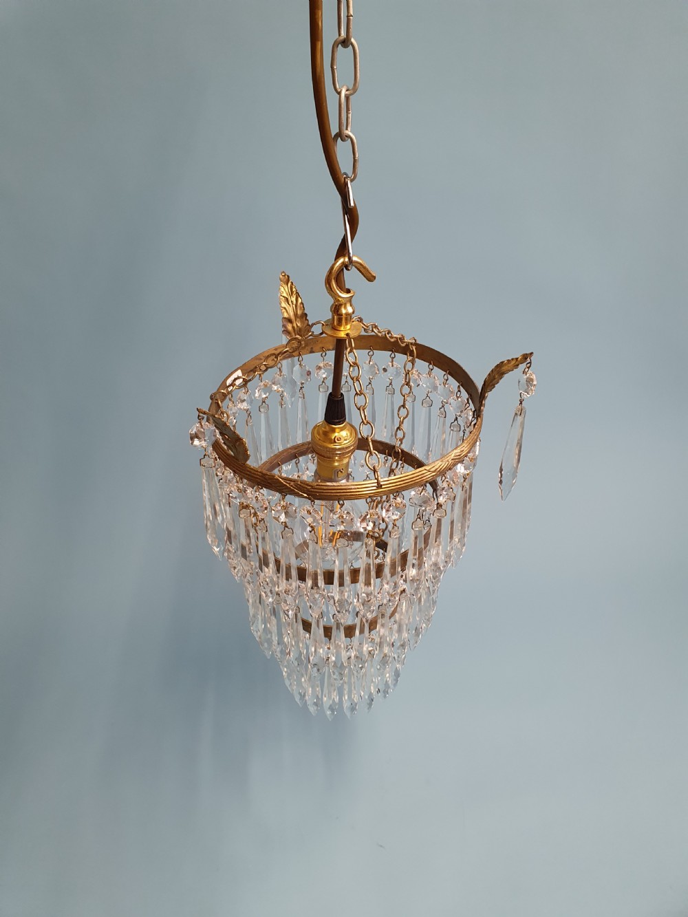 Three tier spike chandelier with leaf decoration 8