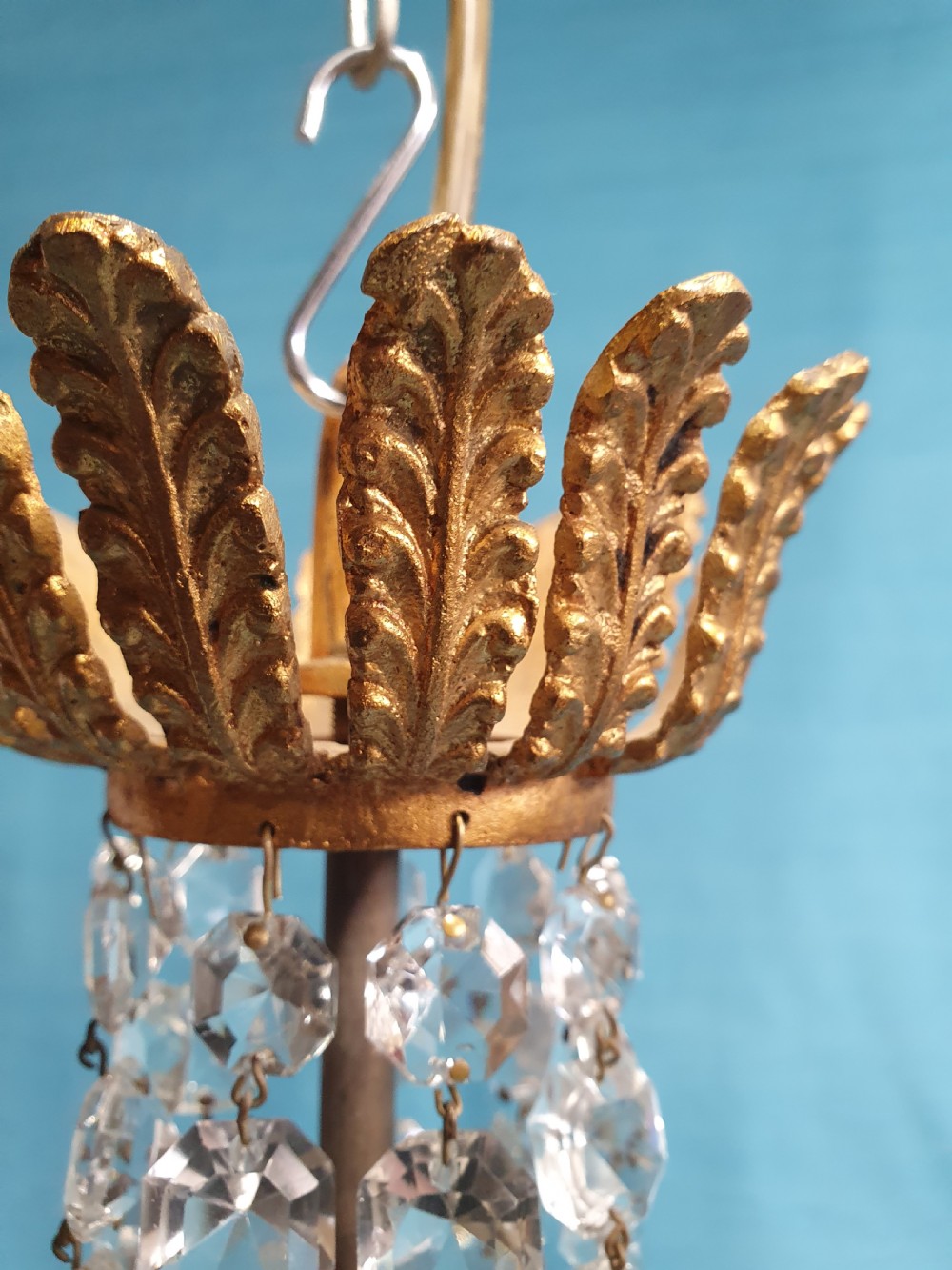 Swag chandelier with three tears of lustres. 10