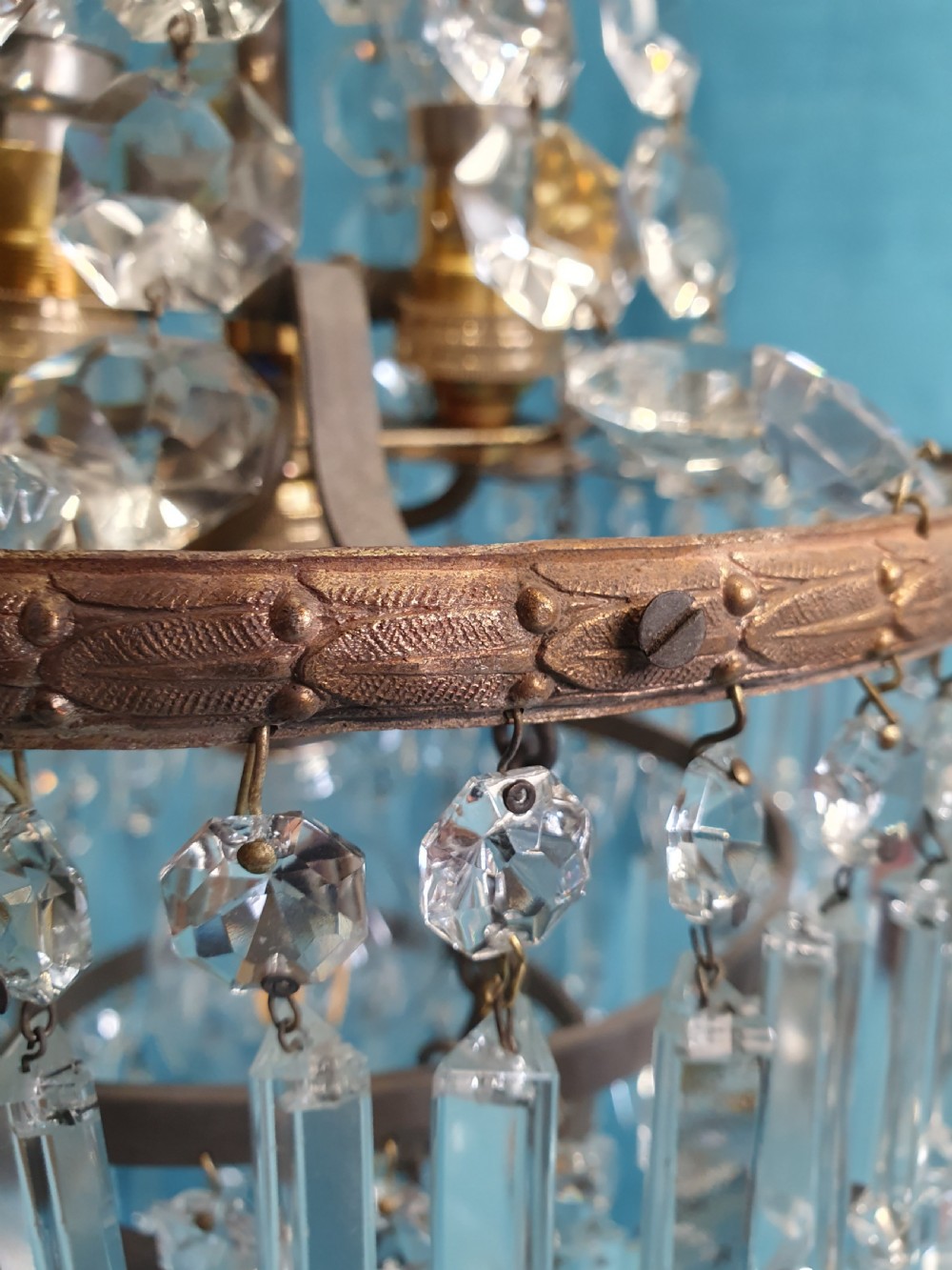 Swag chandelier with three tears of lustres. 10
