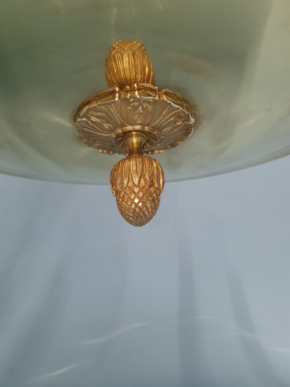 Early 20th century brass chandelier with 12 bulbs View VI