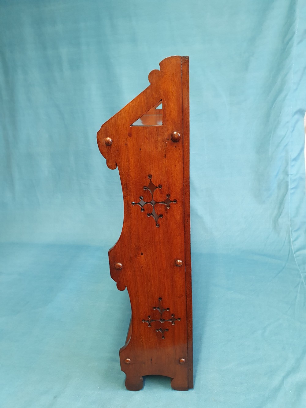 Arts and crafts shelves in walnut View IV