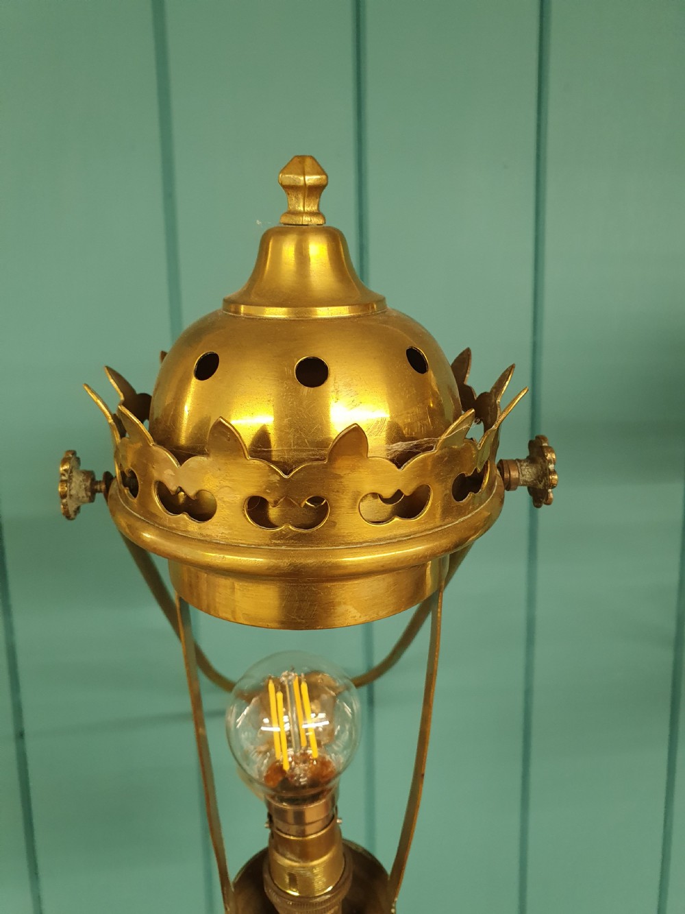 Pair of early 20th-century brass wall lights View VI