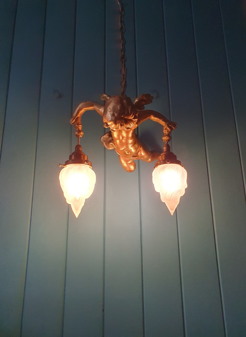 Nice quality gilt cherub with New York flames hanging from the arms 12