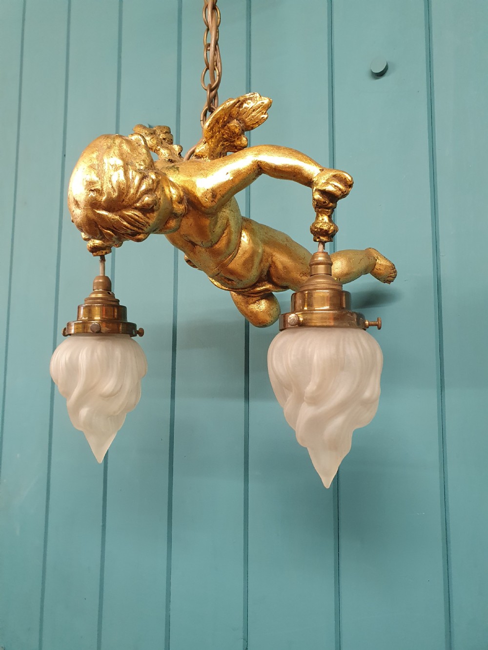 Nice quality gilt cherub with New York flames hanging from the arms 12