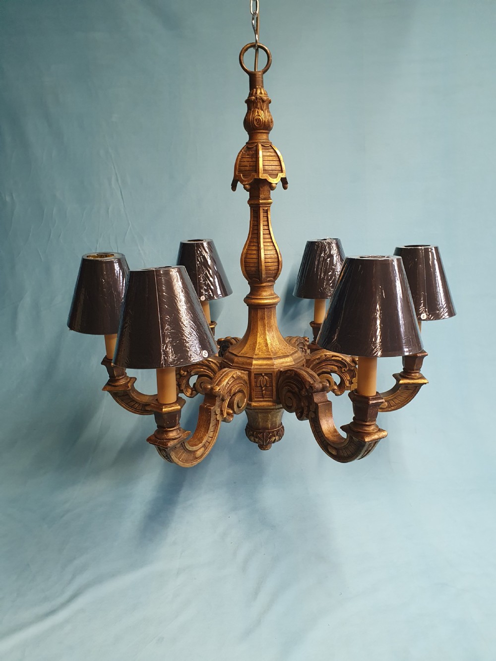 Early 20th century gilt wooden chandelier with six arms 25