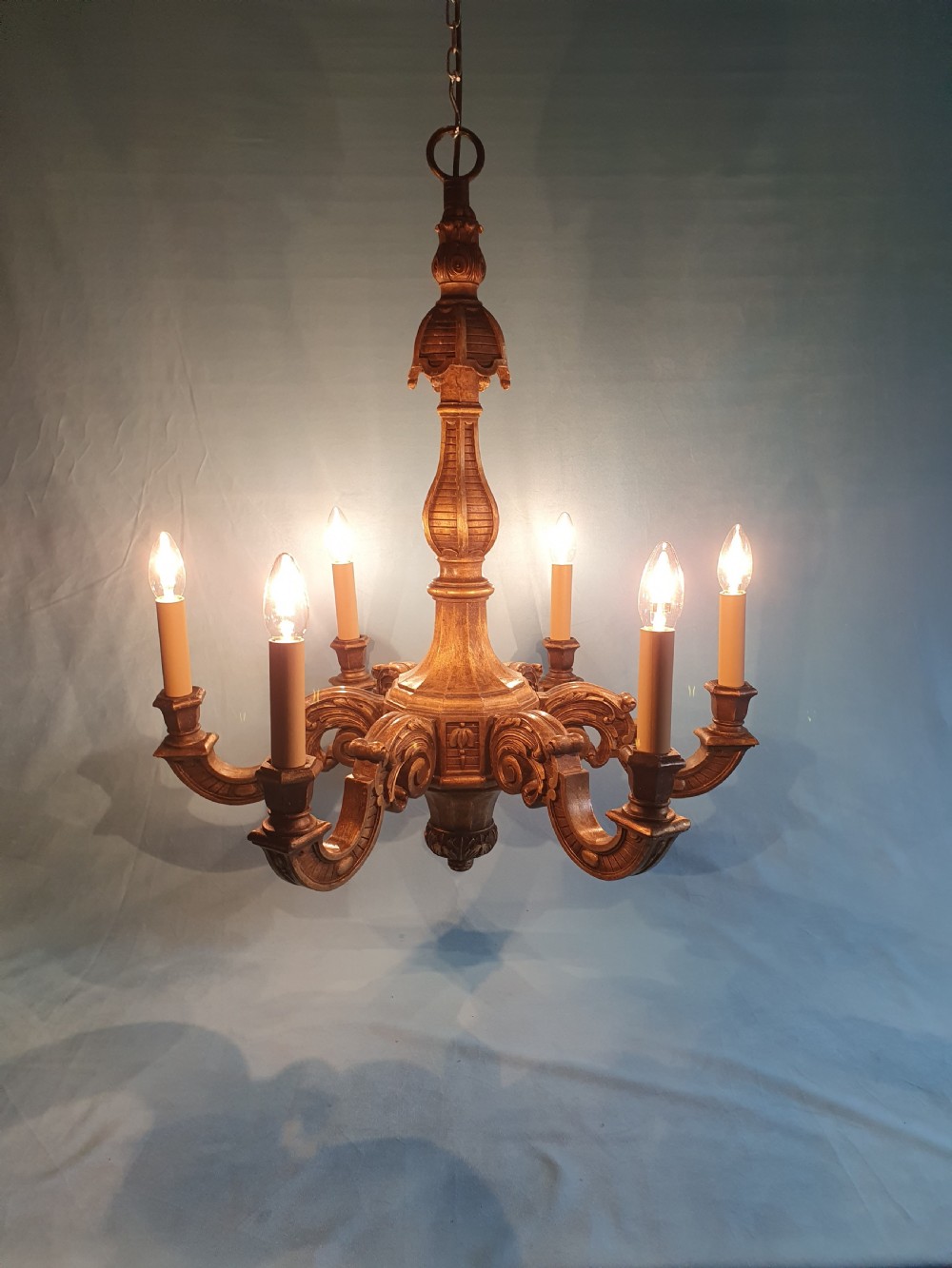Early 20th century gilt wooden chandelier with six arms 25