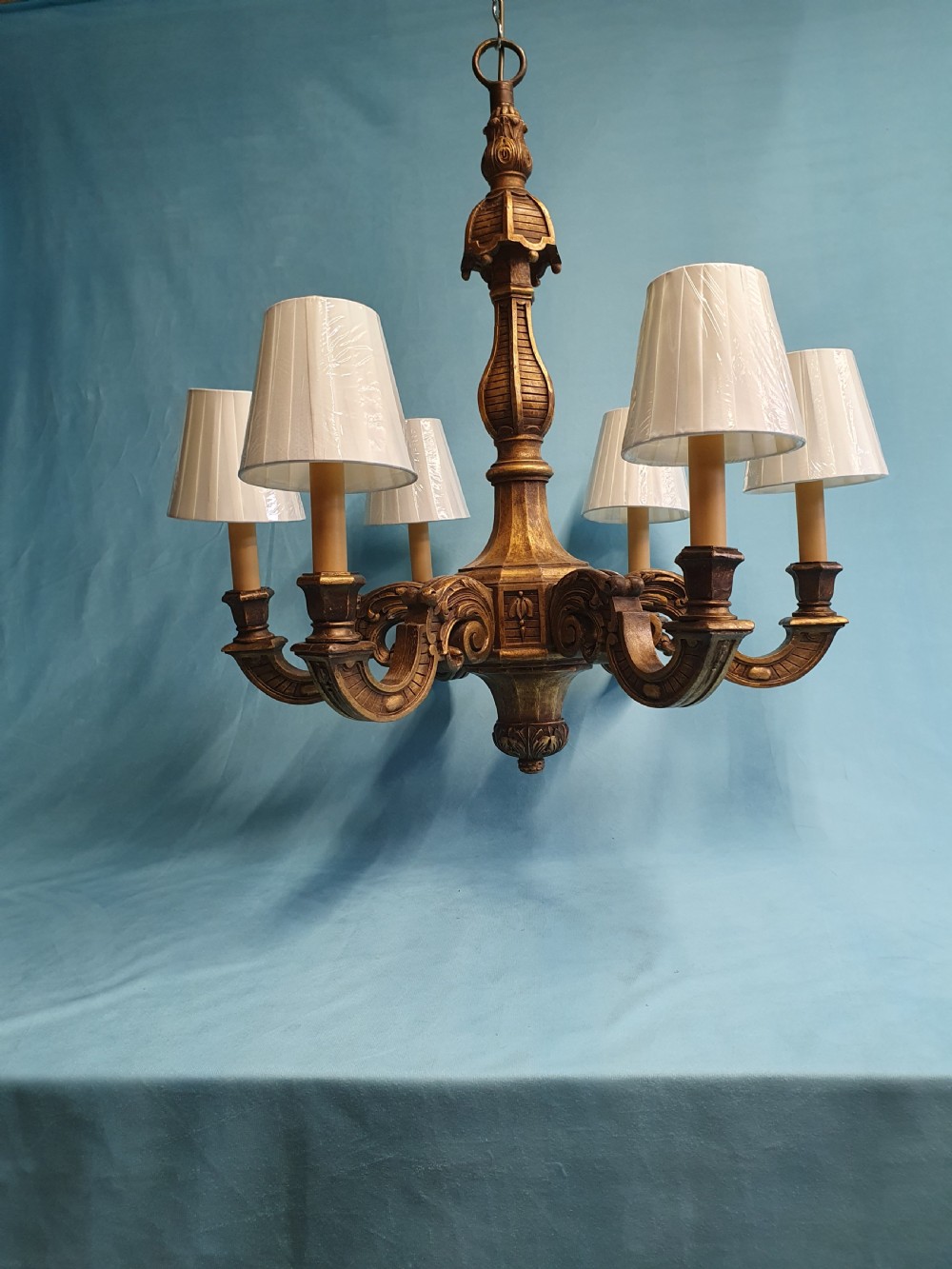 Early 20th century gilt wooden chandelier with six arms 25