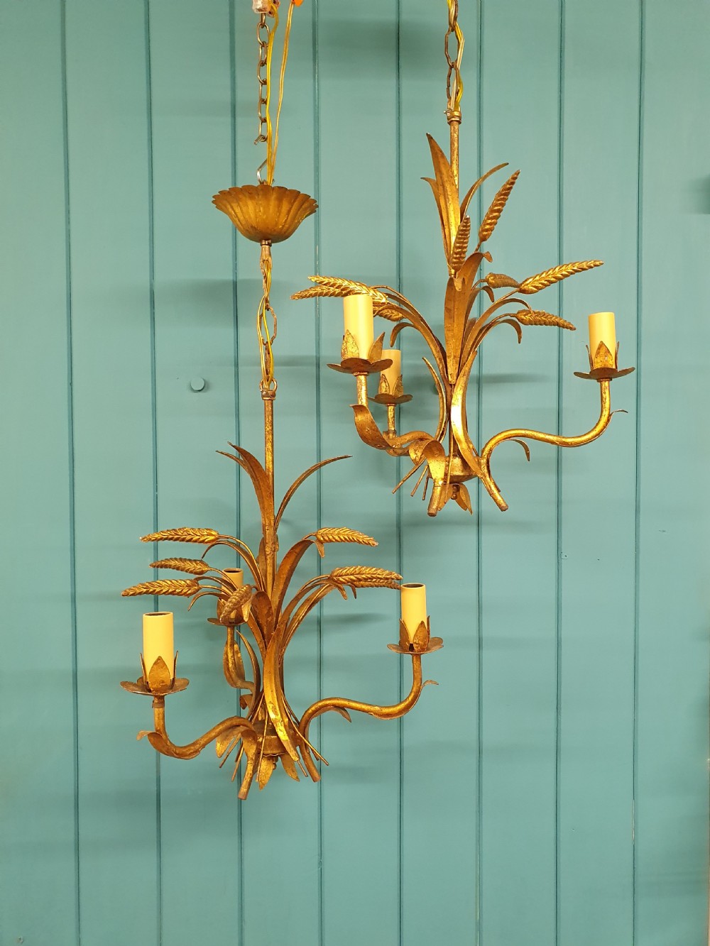 Pair of early 20th century chandeliers with gold leaves and Bali corns