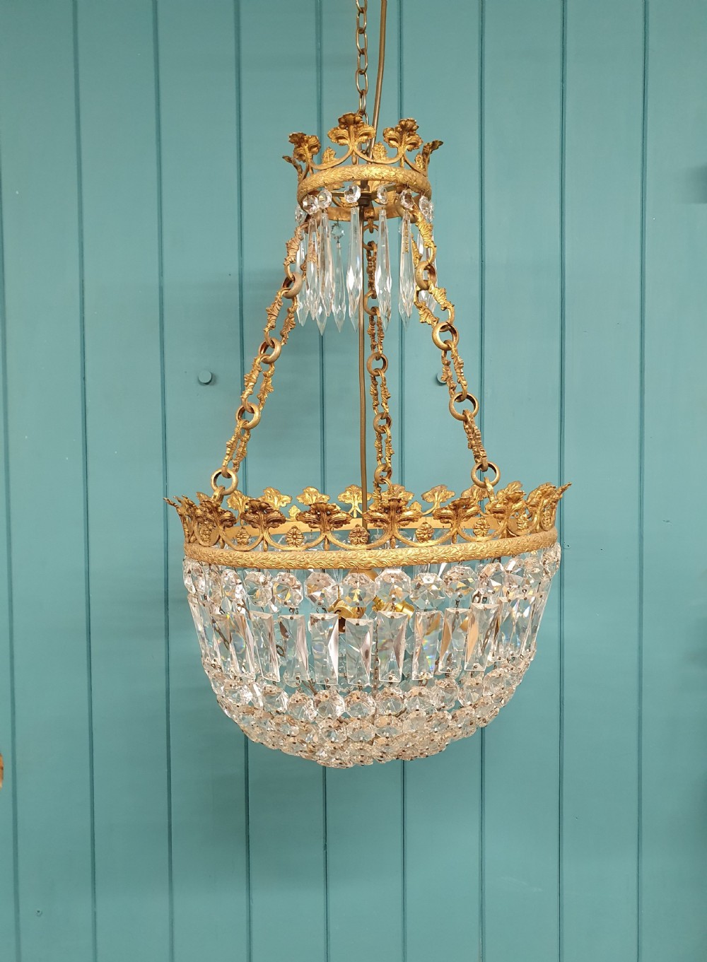 Early 20th century large bag chandelier with super quality chain 17