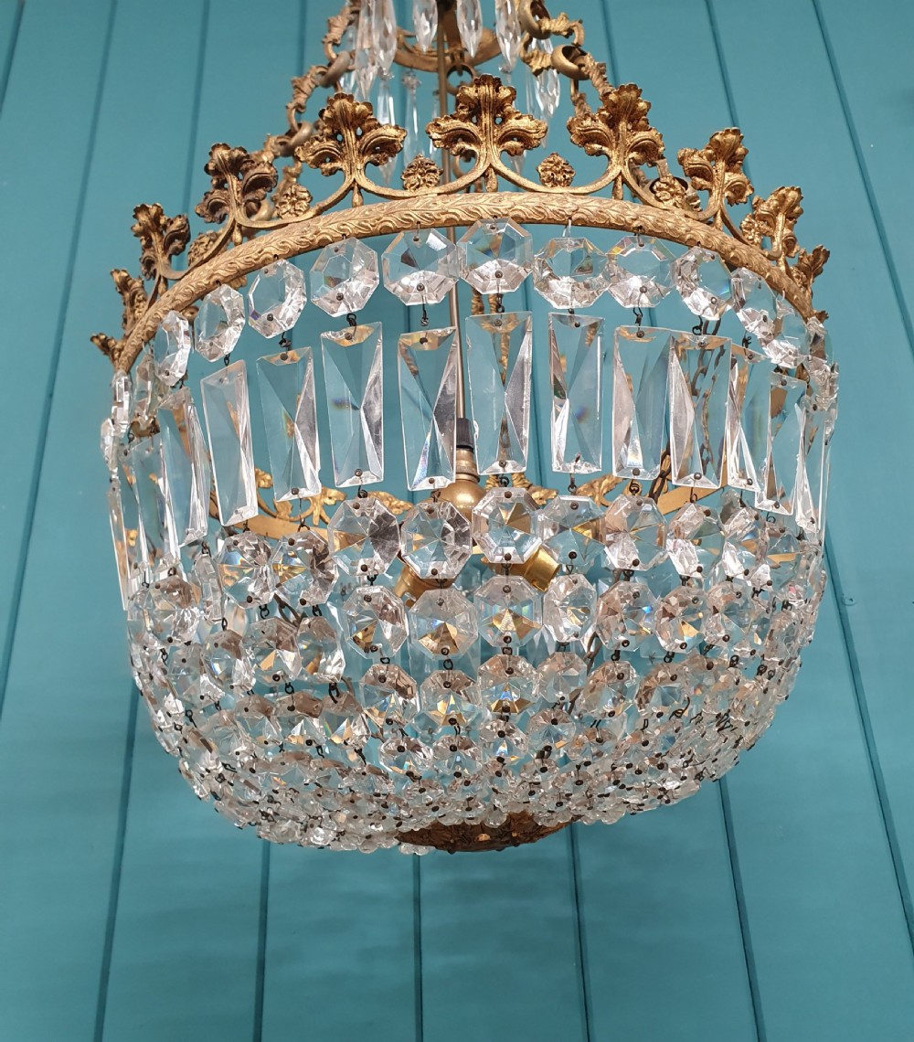 Early 20th century large bag chandelier with super quality chain 17