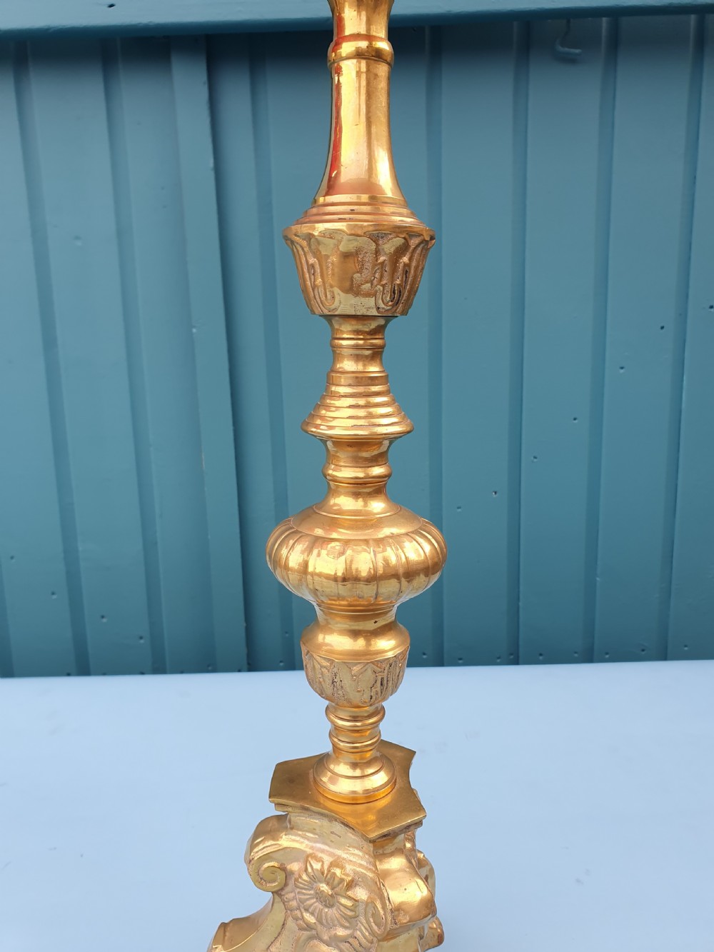 A pair of ornate cast brass candlestick-style table lamps fitted with bright pink fabric drum shades. View V