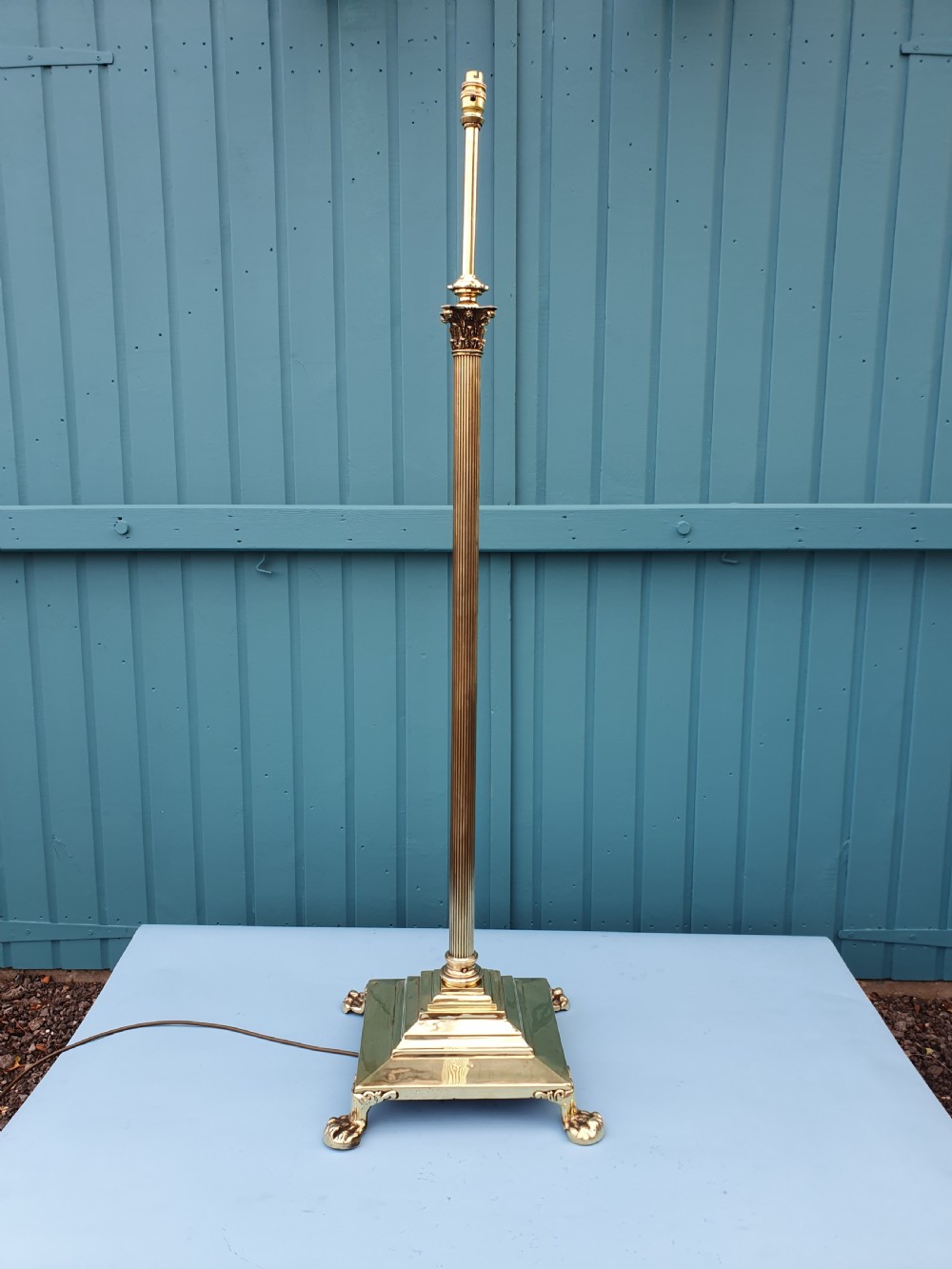 Victorian standard lamp in brass. C1880