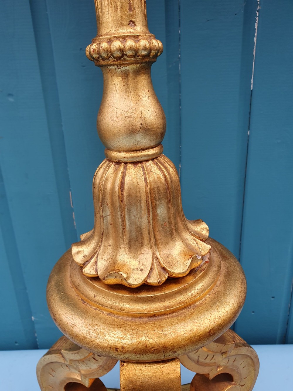 A late nineteenth-century carved giltwood standard lamp featuring a fluted column, ornamental knops, and a scroll-carved tripod base. View VI