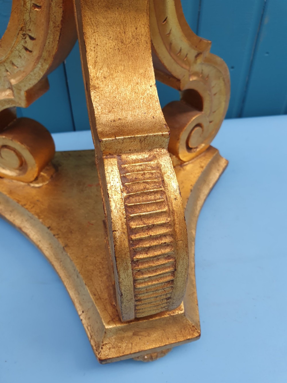 A late nineteenth-century carved giltwood standard lamp featuring a fluted column, ornamental knops, and a scroll-carved tripod base. View VIII
