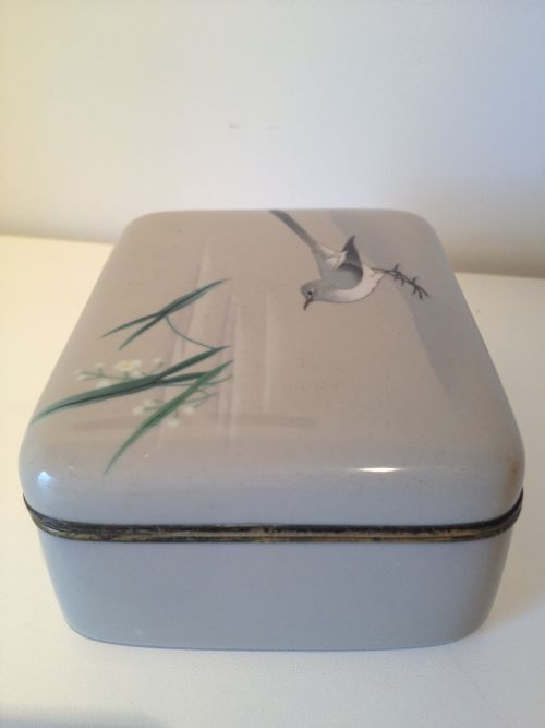 SUPERB QUALITY JAPANESE CLOISONNE SILVER WIRED LIDDED BOX View VIII