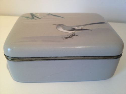 SUPERB QUALITY JAPANESE CLOISONNE SILVER WIRED LIDDED BOX View IX