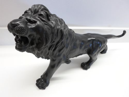 fig 1. LARGE JAPANESE BRONZE LION SIGNED BY GENRYUSAI SEIYA