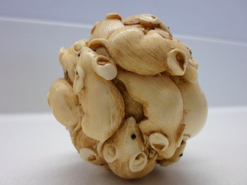 fig 1.  JAPANESE IVORY DARUMA DOLL RAT BALL .