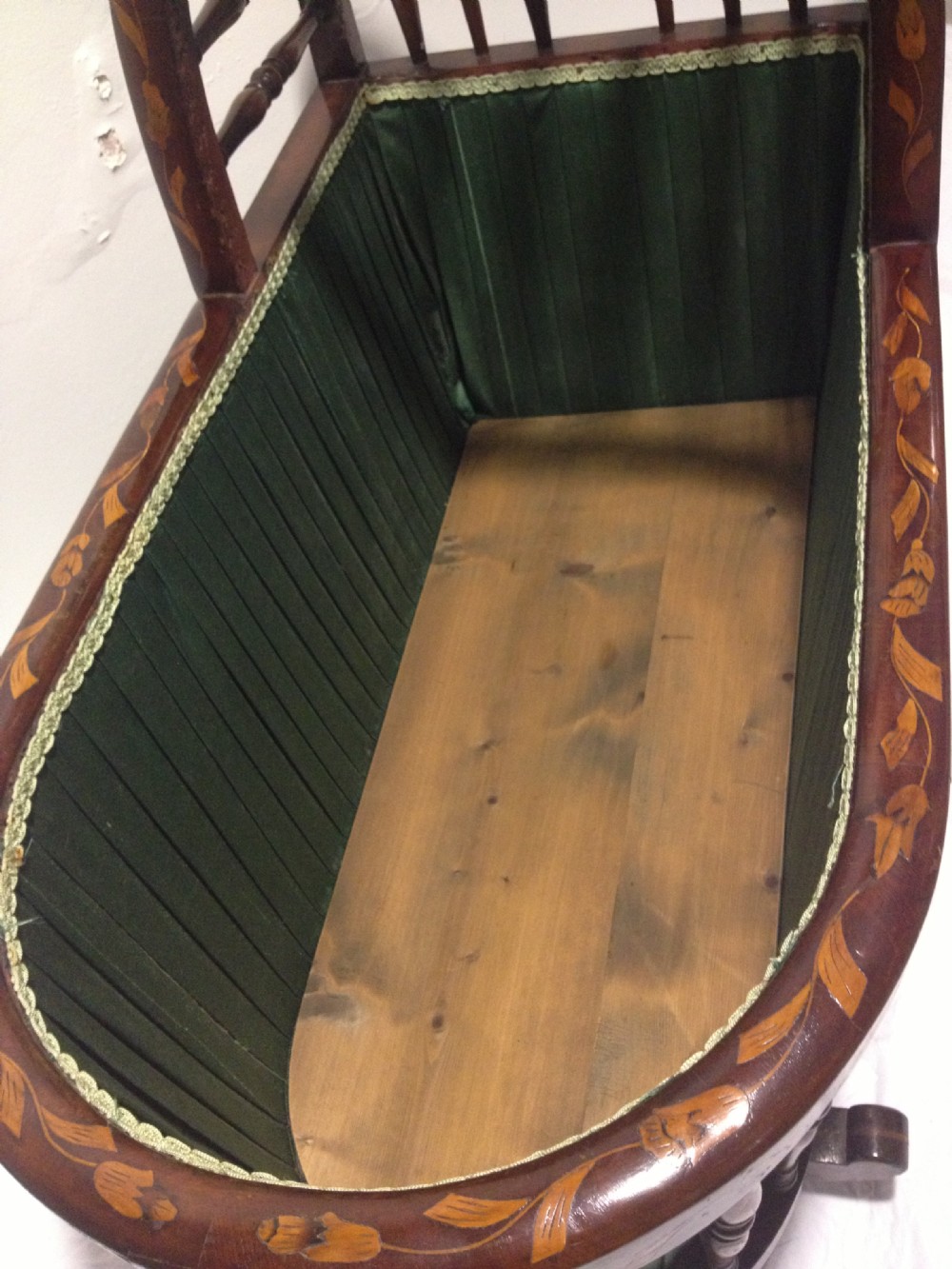 RARE AND UNUSUAL DUTCH MARQUETRY ROCKING CRIB View VIII