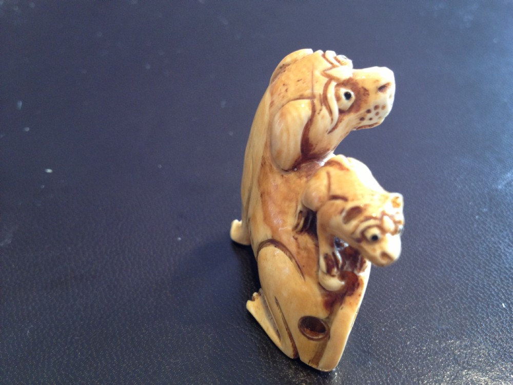 HUMEROUS JAPANESE IVORY NETSUKE DOG AND PUPPY MEIJI PERIOD 1868-1912 View II