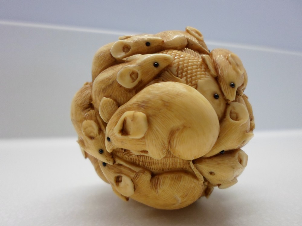  JAPANESE IVORY DARUMA DOLL RAT BALL . View IV