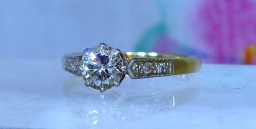 ANTIQUE ART DECO 18 CT YELLOW GOLD AND PLATINUM DIAMOND SOLITAIRE RING - ADDITIONAL PHOTO 1