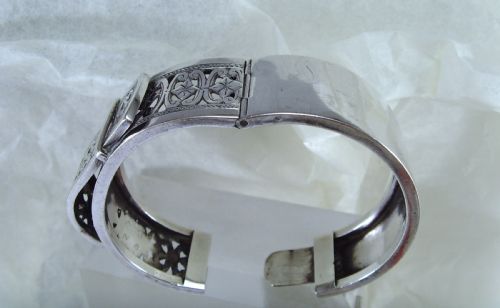 ANTIQUE VICTORIAN AESTHETIC MOVEMENT SILVER BUCKLE BANGLE - ADDITIONAL PHOTO 3