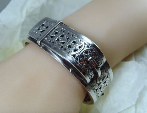 ANTIQUE VICTORIAN AESTHETIC MOVEMENT SILVER BUCKLE BANGLE - ADDITIONAL PHOTO 4