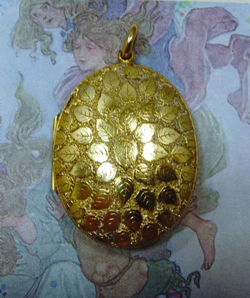 SOLD TO DEDRA ANTIQUE VICTORIAN 15CT GOLD FILL LARGE LOCKET - ADDITIONAL PHOTO 2