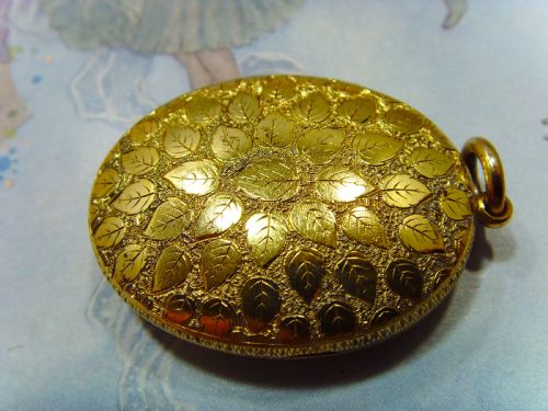 SOLD TO DEDRA ANTIQUE VICTORIAN 15CT GOLD FILL LARGE LOCKET - ADDITIONAL PHOTO 4