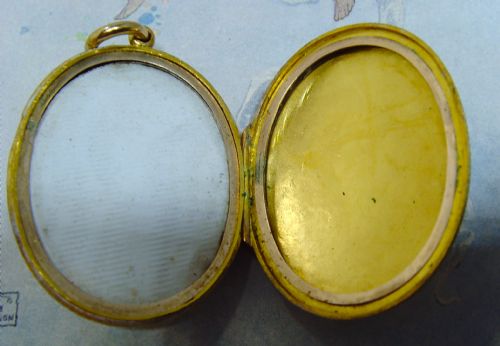 SOLD TO DEDRA ANTIQUE VICTORIAN 15CT GOLD FILL LARGE LOCKET - ADDITIONAL PHOTO 6