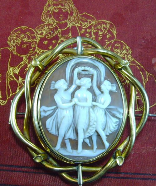 ANTIQUE VICTORIAN THREE GRACES LARGE CAMEO REVERSABLE LOCKET BROOCH - ADDITIONAL PHOTO 1