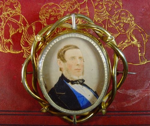 ANTIQUE VICTORIAN THREE GRACES LARGE CAMEO REVERSABLE LOCKET BROOCH - ADDITIONAL PHOTO 3
