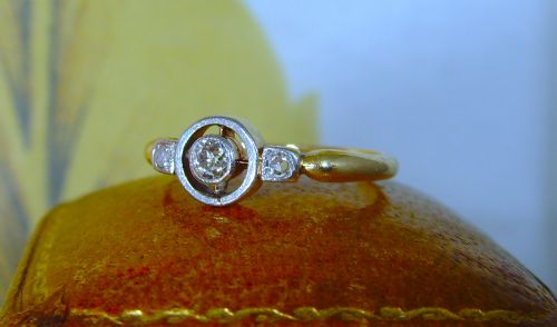 ANTIQUE ART DECO HALO DIAMOND SOLITAIRE 18 CT GOLD RING - ADDITIONAL PHOTO 2