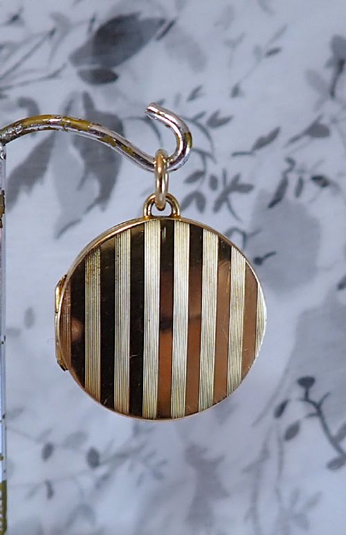 ANTIQUE EDWARDIAN 9CT GOLD LOCKET - ADDITIONAL PHOTO 4