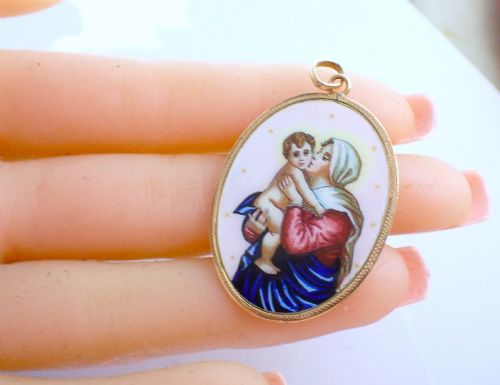 ANTIQUE EDWARDIAN ARTS AND CRAFTS MADONNA AND CHILD ENAMEL PENDANT MARY AND JESUS PENDANT - ADDITIONAL PHOTO 1