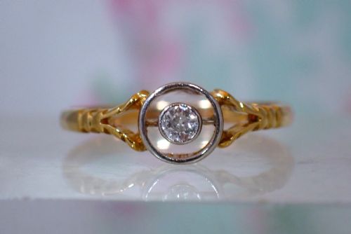 antique art deco halo diamond solitaire 18 ct gold ring - CATEGORY: ANTIQUE JEWELLERY - DATED 1920
