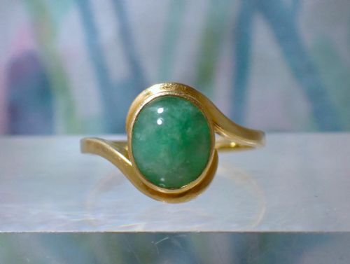 SOLD TO SARAHVINTAGE MID CENTURY 18CT GOLD NATURAL JADE RING