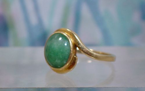SOLD TO SARAHVINTAGE MID CENTURY 18CT GOLD NATURAL JADE RING - ADDITIONAL PHOTO 1