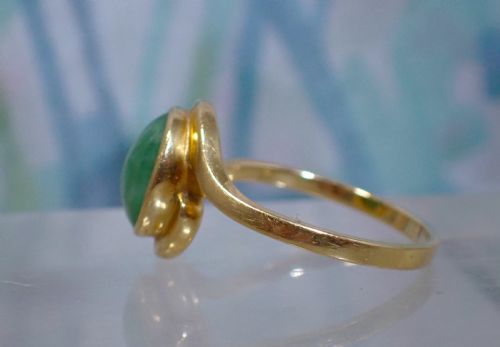 SOLD TO SARAHVINTAGE MID CENTURY 18CT GOLD NATURAL JADE RING - ADDITIONAL PHOTO 5