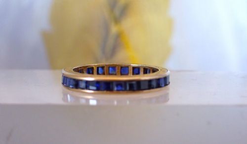 MID CENTURY VINTAGE CHANNEL SET SYNTHETIC SAPPHIRE GOLD ETERNITY RING - ADDITIONAL PHOTO 3