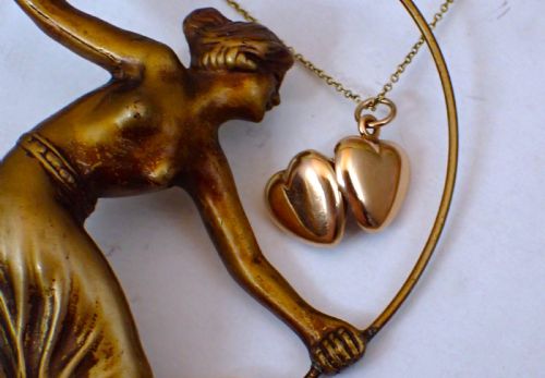 fig 1. Antique Edwardian 15ct heart shape gold locket and chain