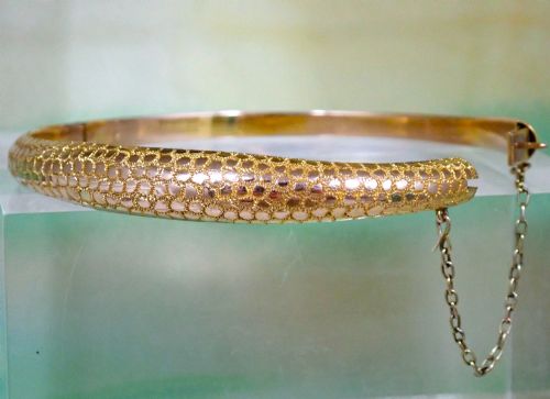 ANTIQUE VICTORIAN 9CT ROSE AND YELLOW GOLD BANGLE - ADDITIONAL PHOTO 3