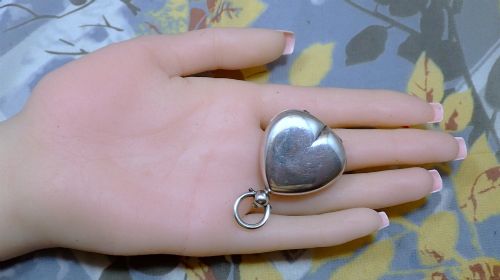 ANTIQUE VICTORIAN STERLING SILVER HEART SHAPE SOVEREIGN HOLDER - ADDITIONAL PHOTO 4