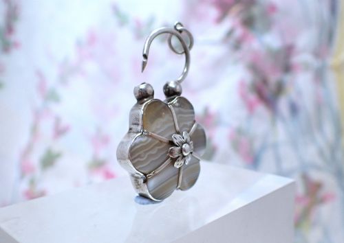ANTIQUE VICTORIAN SCOTTISH STERLING SILVER AND AGATE FLOWER SHAPE PADLOCK - ADDITIONAL PHOTO 1