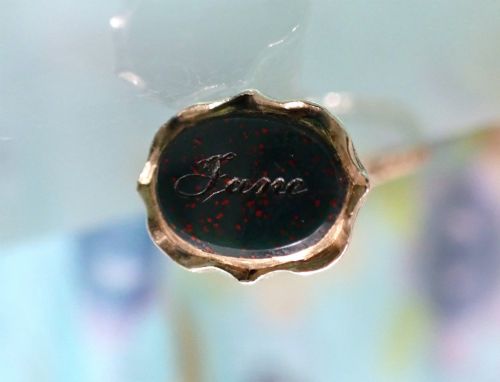 ANTIQUE GEORGIAN EARLY VICTORIAN 15CT GOLD BLOODSTONE ENGRAVED JANE SEAL AND MATCHING SPLIT RING - ADDITIONAL PHOTO 3