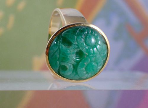 MIDCENTURY NATURAL GREEN JADEITE JADE YELLOW GOLD RING - ADDITIONAL PHOTO 4