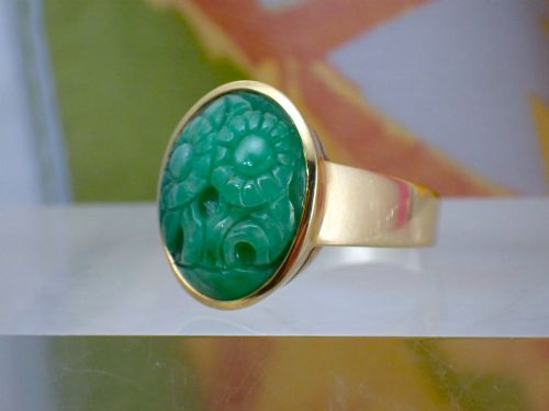 MIDCENTURY NATURAL GREEN JADEITE JADE YELLOW GOLD RING - ADDITIONAL PHOTO 8